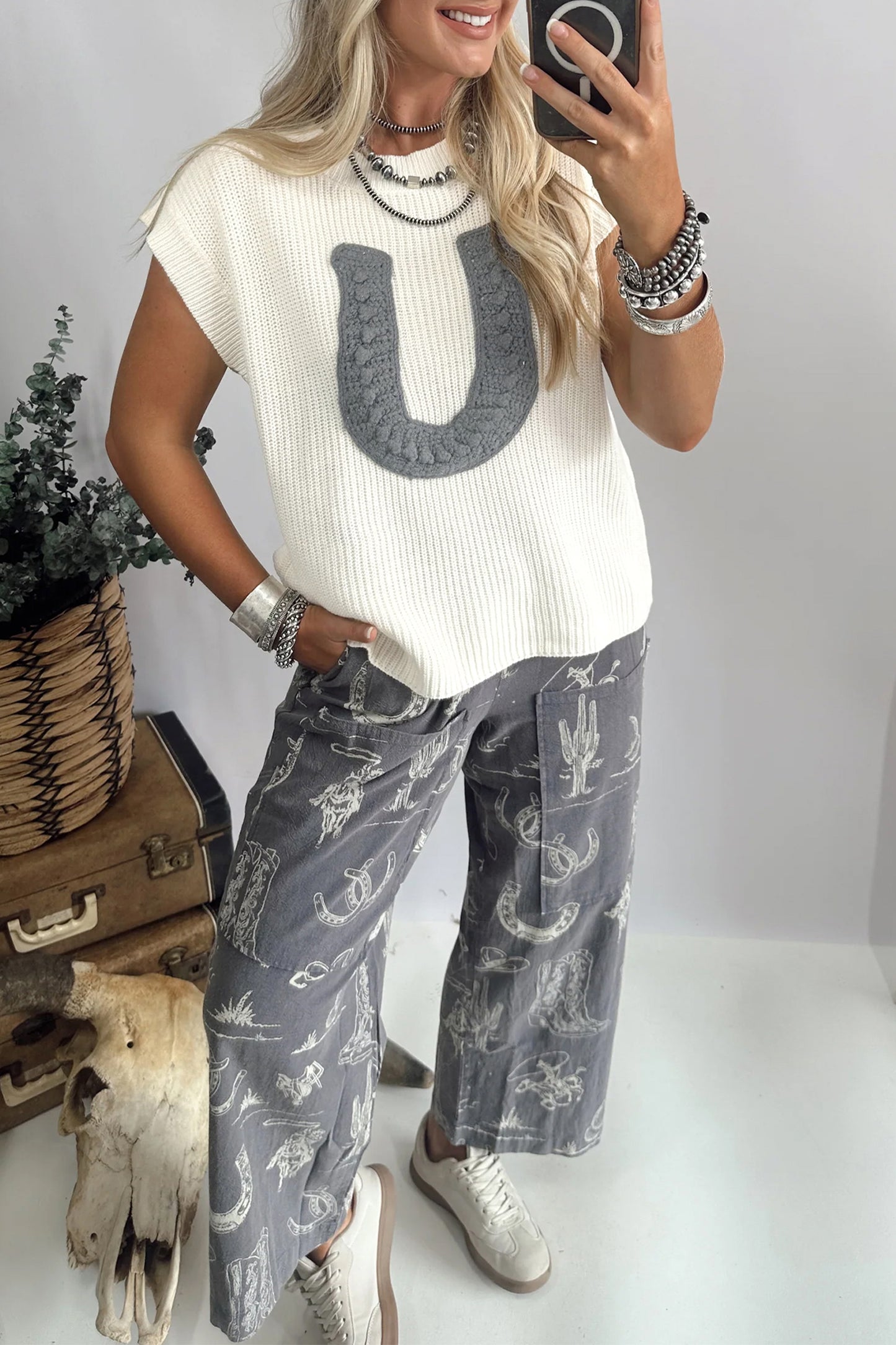 White Crochet Horseshoe Short Sleeve Knit Sweater
