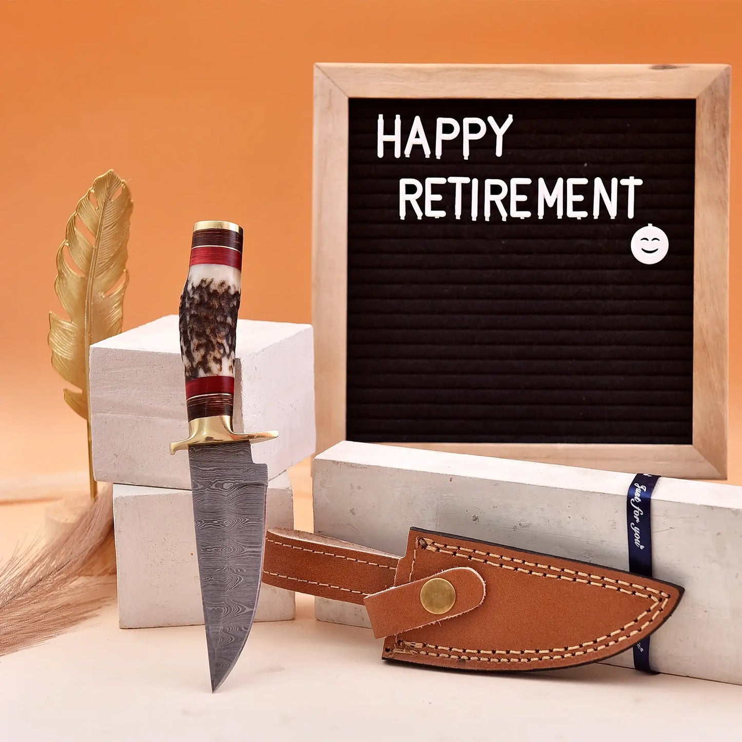 8' Damascus knife with leather sheath, Horn handle