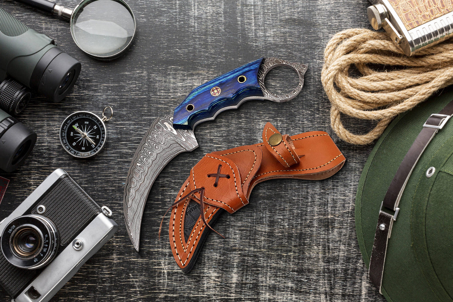 7.5' Handmade damascus steel knife with leather sheath